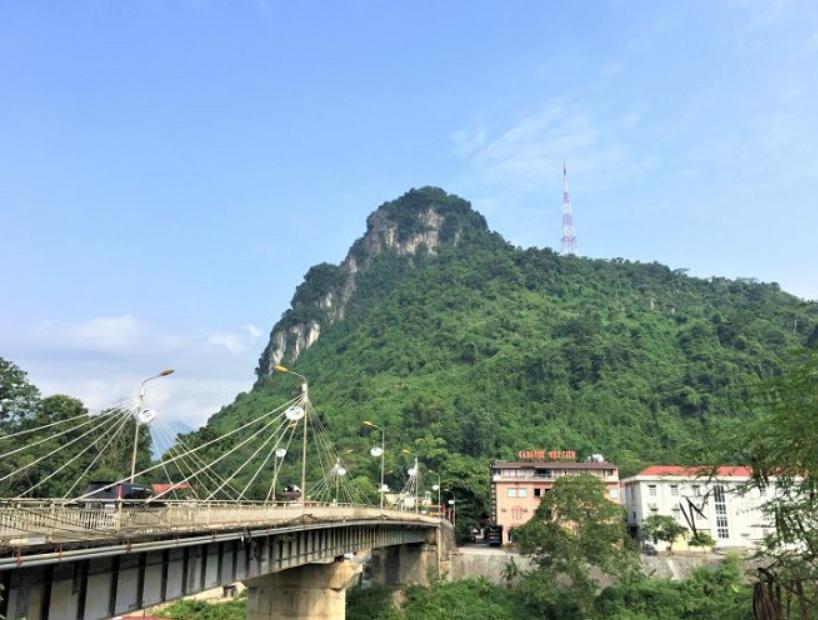 Toàn cảnh địa hình núi Cấm Hà Giang