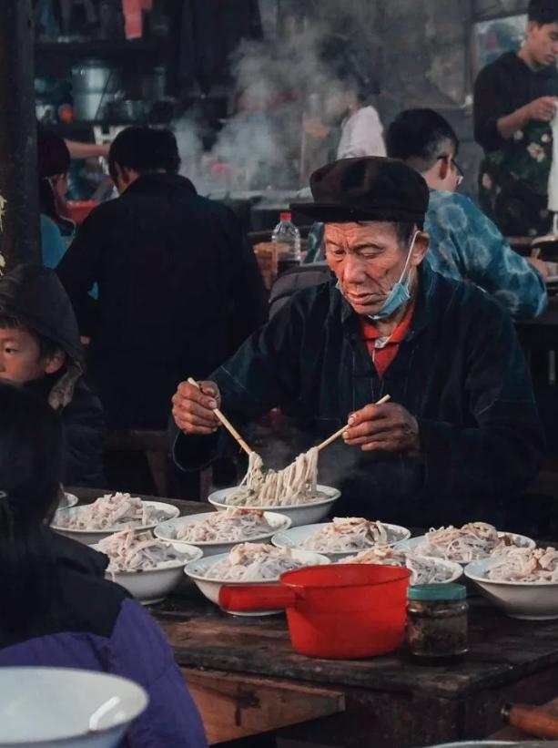 Hàng phở chua trong chợ phiên Đồng Văn