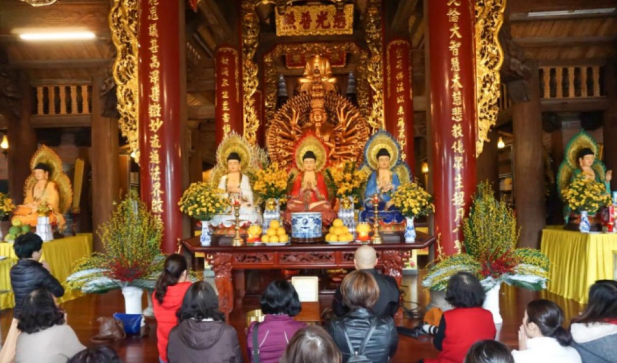 Các tượng Phật được bố trí hài hòa 
