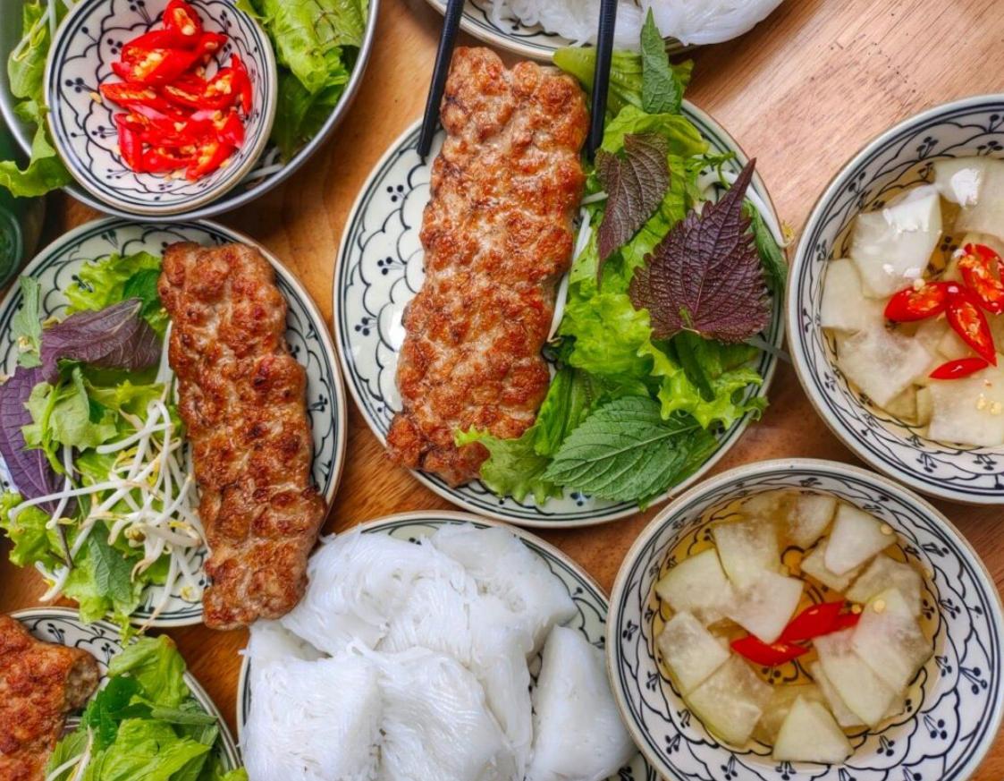 Bún chả quạt quán Cô Liễu