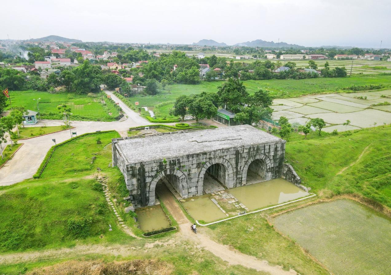 Tòa thành cổ Thành nhà Hồ