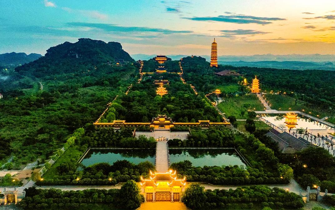 Ngôi chùa có khung cảnh đẹp và rộng lớn nhất Việt Nam