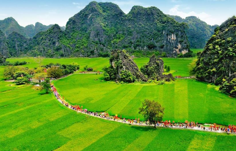 Đường vào đền Thái Vi