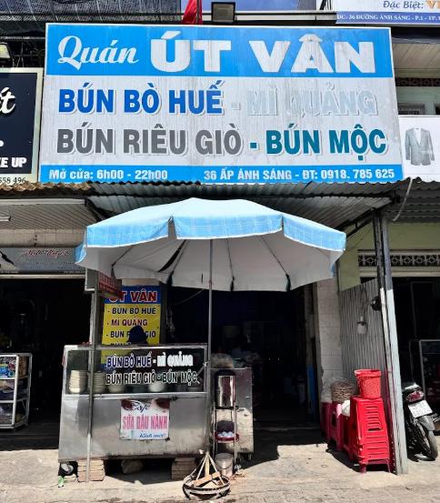 Bún bò Đà Lạt Út Vân có nhiều món ăn như bún bò, bún riêu, bún mộc... đa dạng lựa chọn