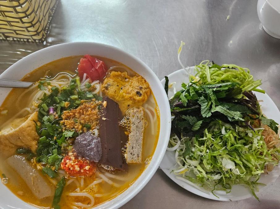 Quán bún riêu cua Mẫn
