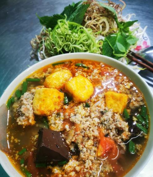 Quán bún riêu cô Quyên