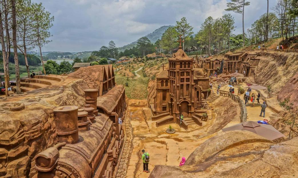 Đường Hầm Điêu Khắc Đà Lạt