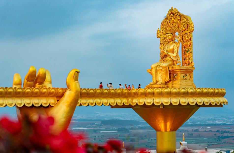 Tượng Đức Phật Di Lặc mang đến cho con người năng lượng tích cực