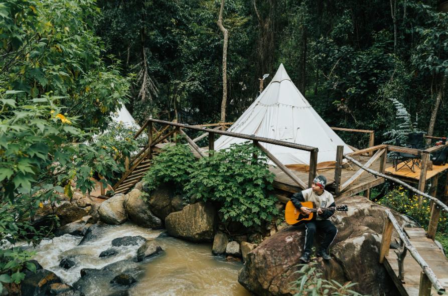 Yên Glamping - Đúng với cái tên của nó, "yên ả" giữa dòng suối