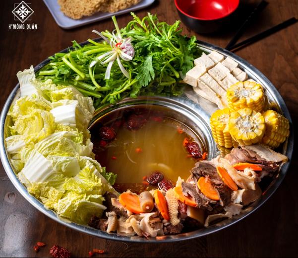 H’mong Quán phục vụ nhiều vị lẩu khác nhau cho bạn tha hồ lựa chọn