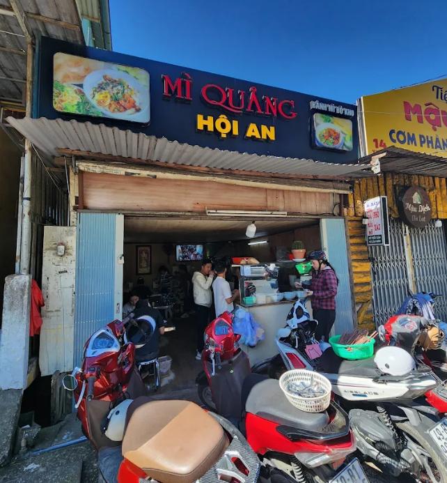 Mì Quảng Nôm tuy quán nhỏ nhưng luôn tấp nập khách