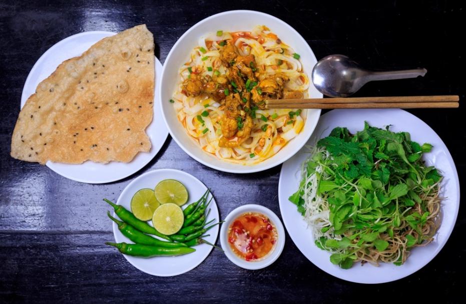 Quảng Nôm Quán phục vụ một tô đầy ụ