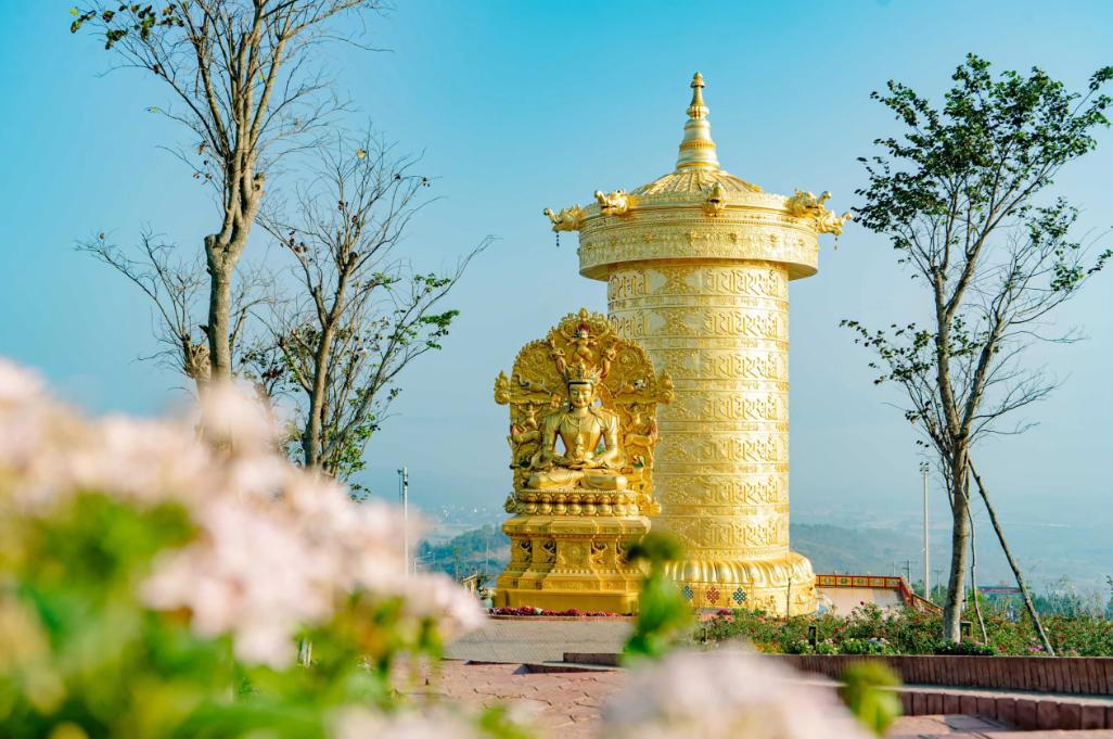 Đức Phật Trường Thọ mang năng lượng đại hỷ lạc, cuộc sống khỏe mạnh, hạnh phúc và sự trường thọ