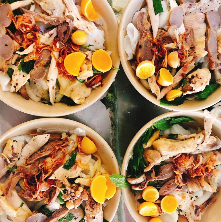 Bánh ướt lòng gà Long cực kỳ bắt mắt