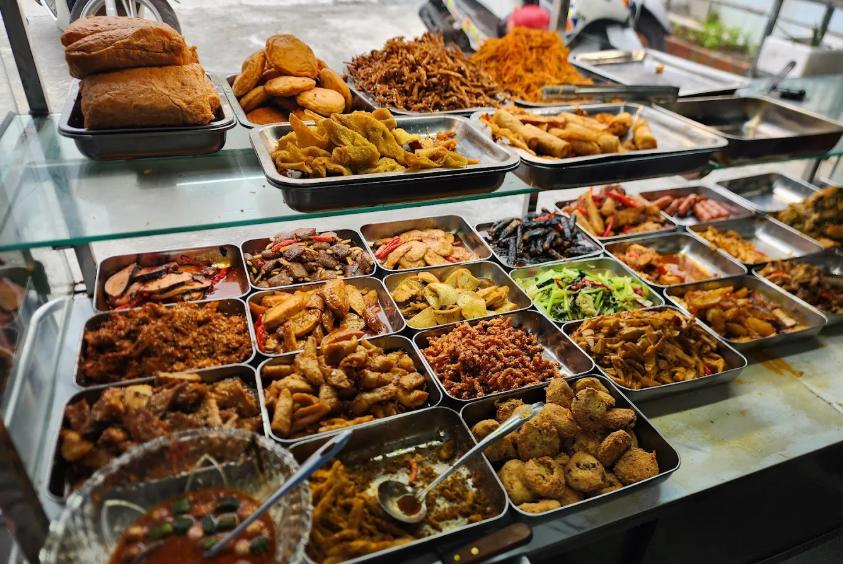 Chỉ là cơm phần nhưng Cơm chay Thanh Đạm bán đầy đủ các món