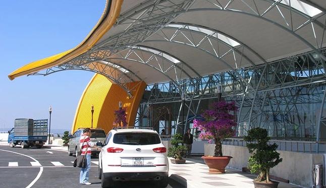 Di chuyển bằng taxi