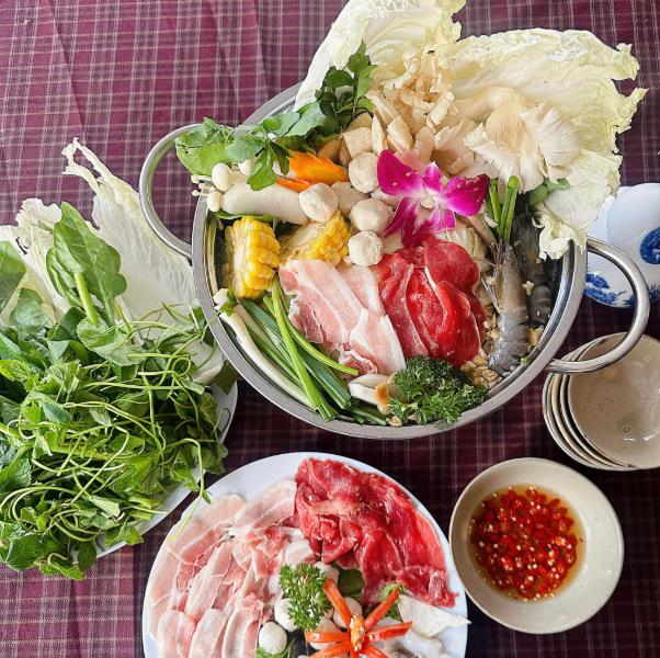 Túy Tửu Lầu kết hợp nhiều loại rau Đà Lạt hấp dẫn, mang lại nồi lẩu tươi ngon đậm đà