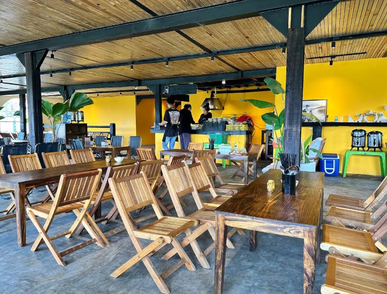 Tiệm ăn Bếp Đà Lạt với không gian rộng rãi, view đẹp
