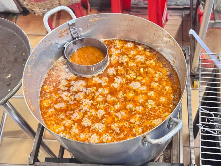 Nồi xíu mại ở quán cô Sương nhìn là mê