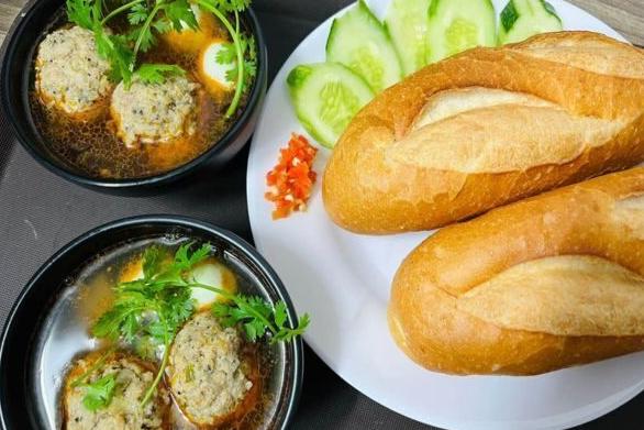 Bánh mì xíu mại Cô Loan