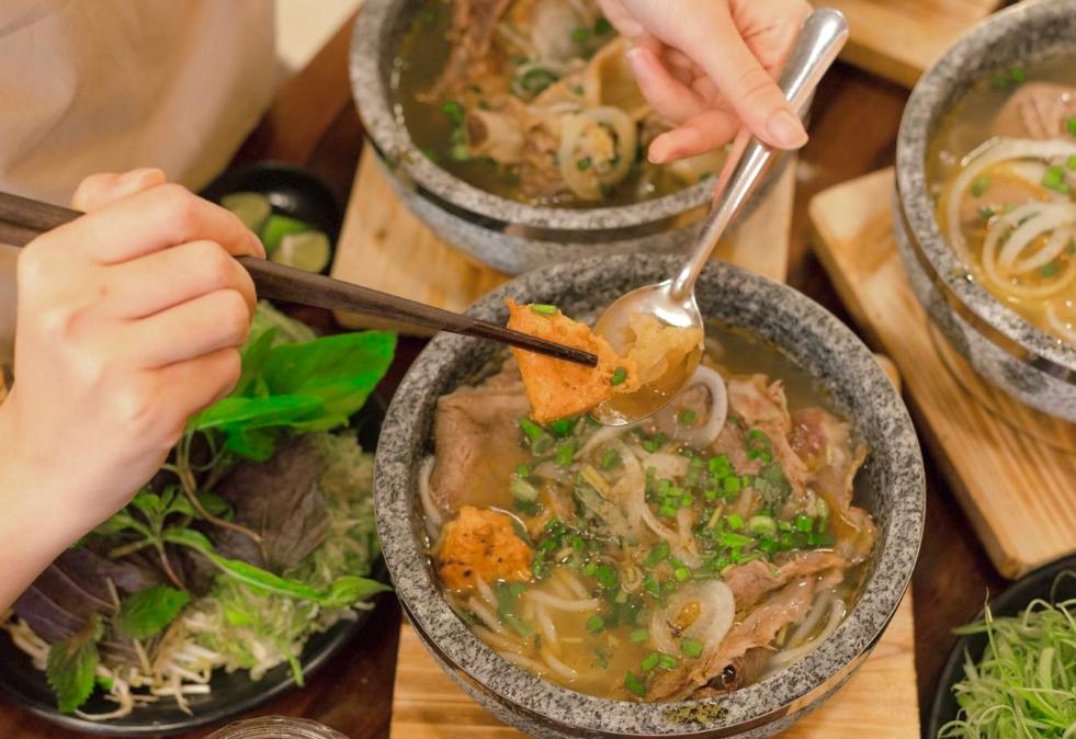 Bún bò thố đá Cát Mộc Trân