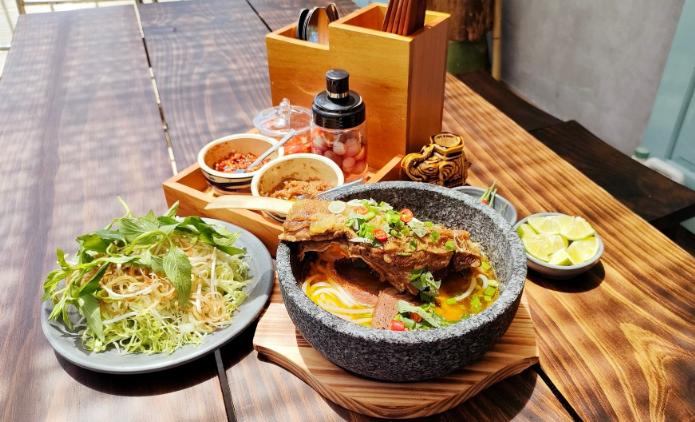 Bún bò thố đá Hương Sớm
