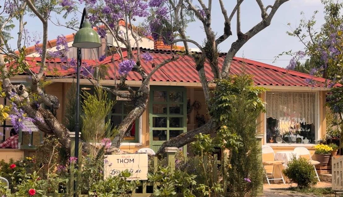 Thơm Coffee như một bức tranh cổ tích