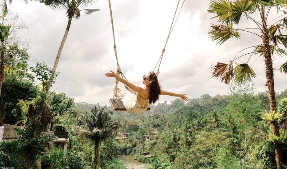 Chill giữa núi rừng với xích đu Bali