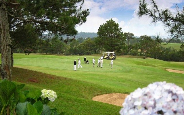 Giữ gìn vệ sinh khi đến sân golf Đà Lạt Đồi Cù
