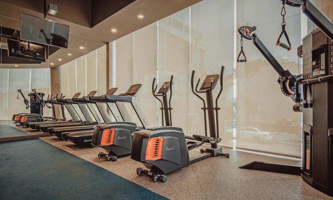Phòng tập thể hình đầy đủ máy móc thiết bị hiện đại