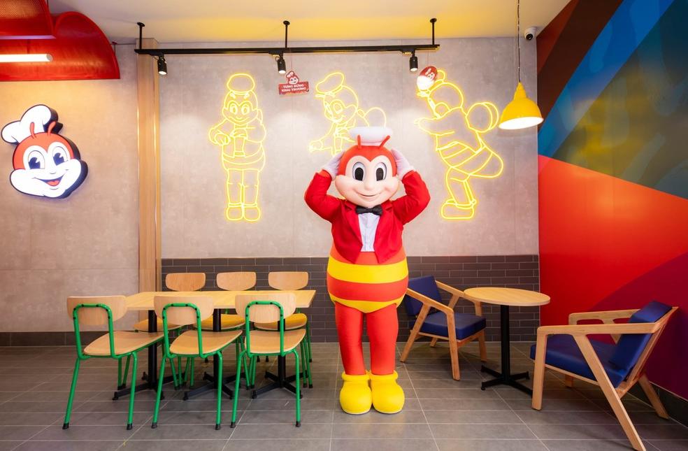 Không gian các cửa hàng Jollibee rất rộng rãi
