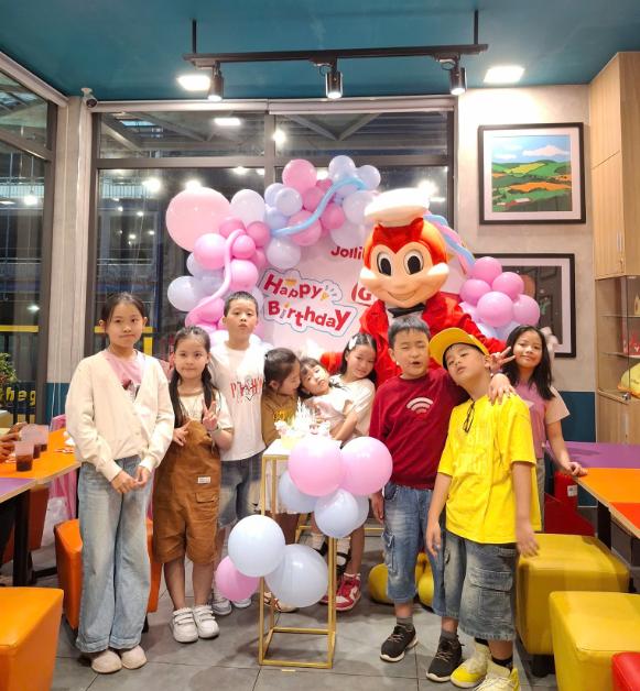 Tiệc sinh nhật cho các bạn nhỏ tại Jollibee Đà Lạt