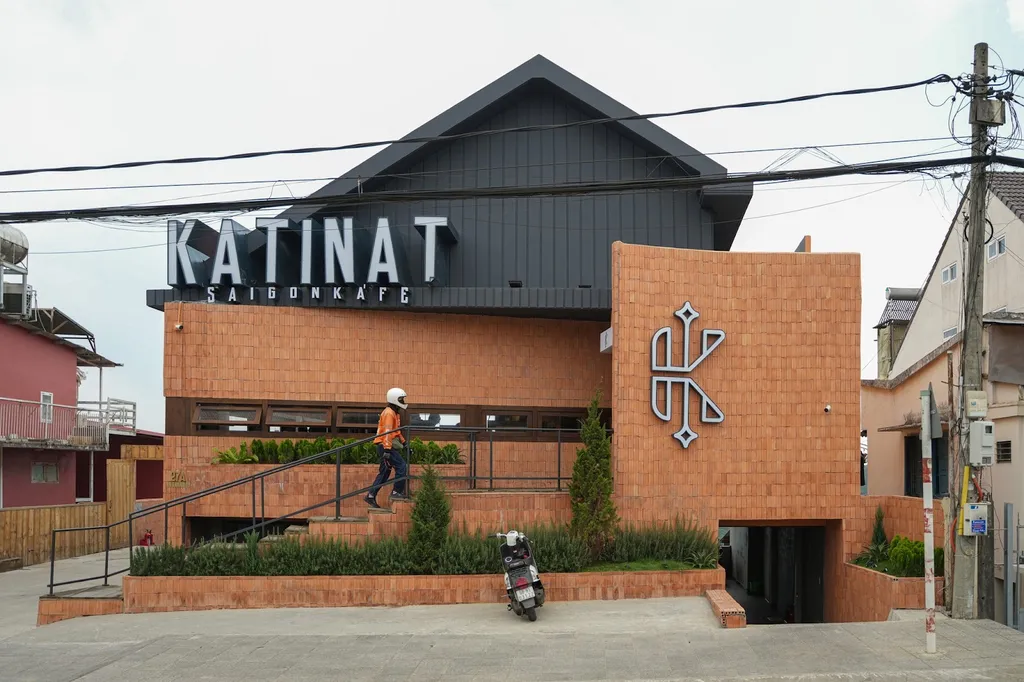 Tránh ghé Katinat Đà Lạt vào giờ cao điểm