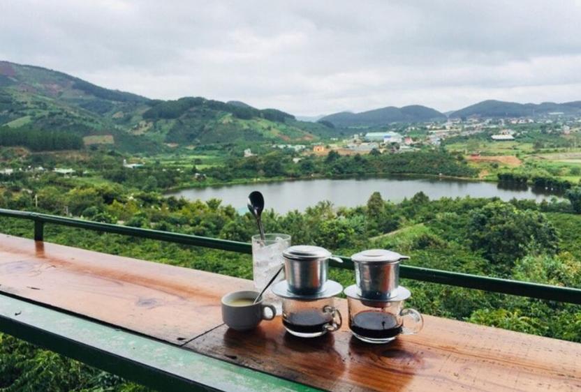 Thưởng thức café