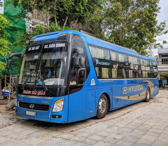 Nhà xe Hoàng Hải Quân