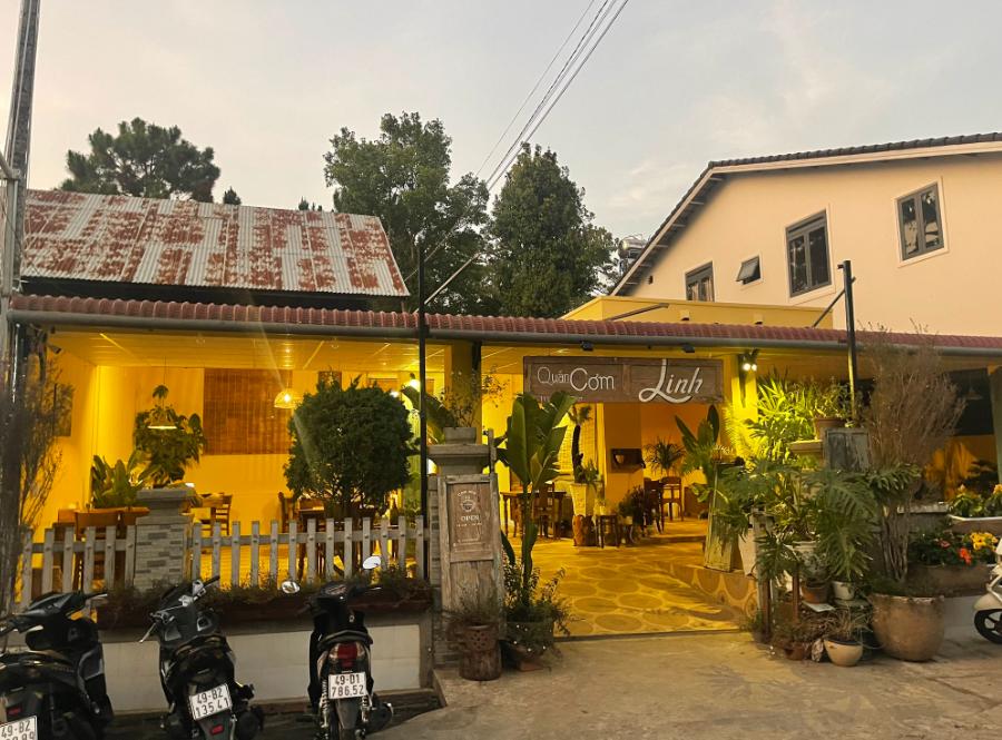 Quán có vị trí đi lại thuận tiện, có chỗ đỗ xe 