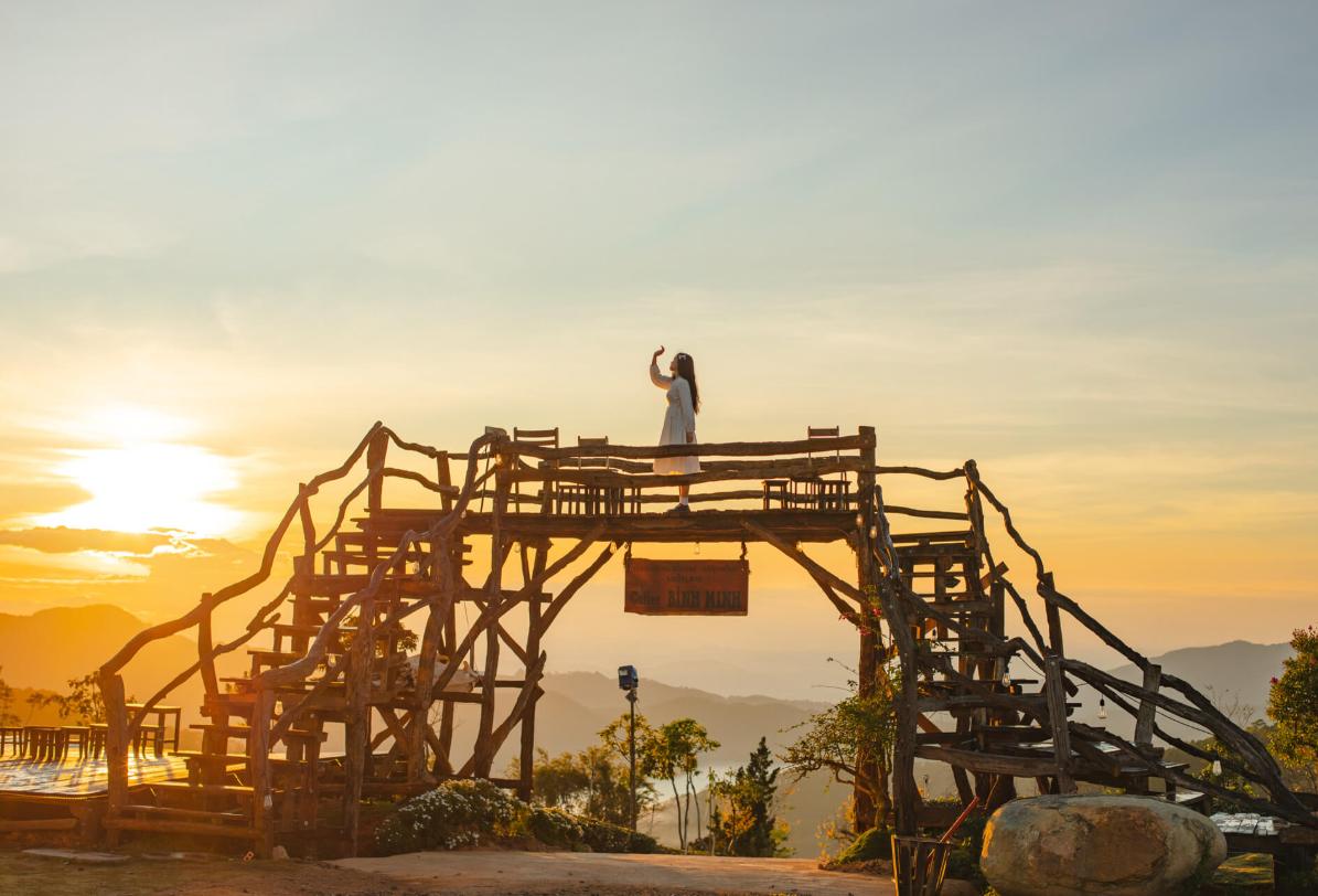 Cầu Gỗ Săn Mây Đà Lạt