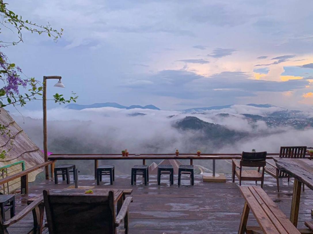 Tiệm Cà Phê Cheo Veo
