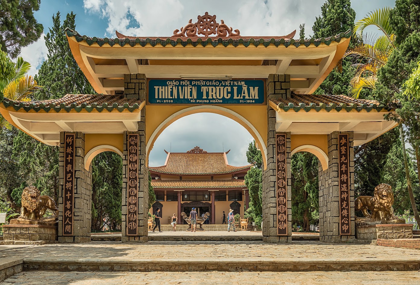 Tham quan Thiền viện Trúc Lâm