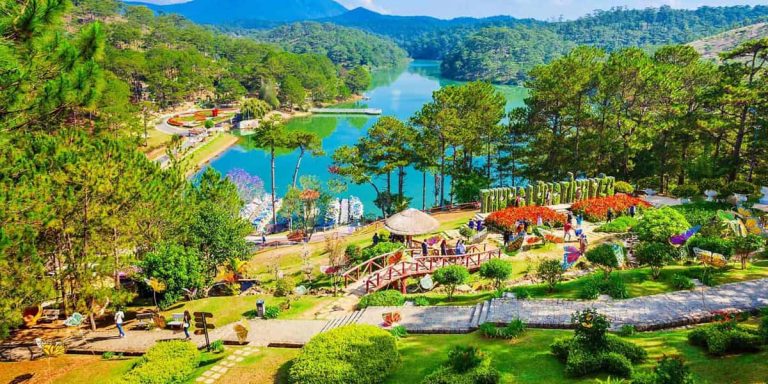Tham quan Thung lũng tình yêu khi đến Đà Lạt tháng 8