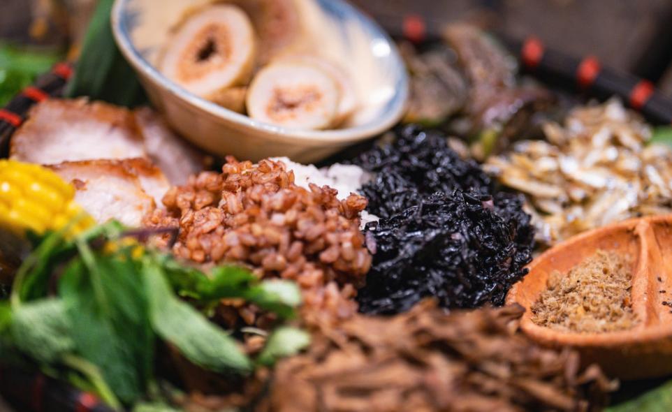 Rất nhiều quầy hàng ẩm thực vùng cao hấp dẫn