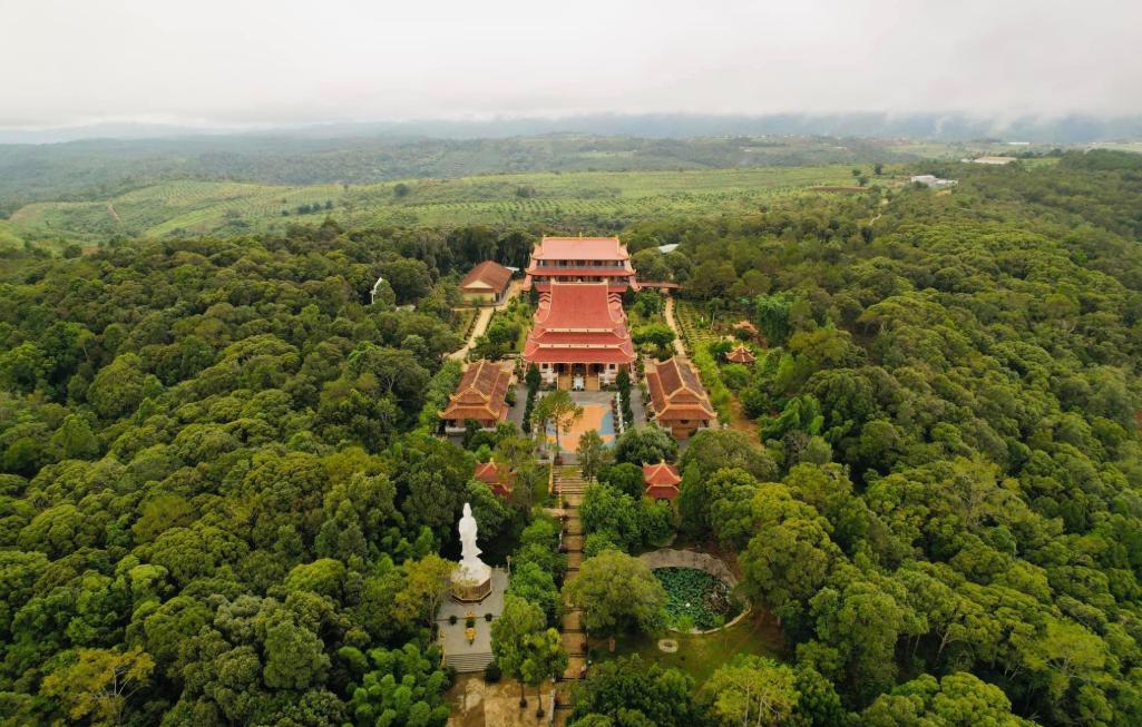 Toàn cảnh Chùa Khánh Lâm Măng Đen từ trên cao