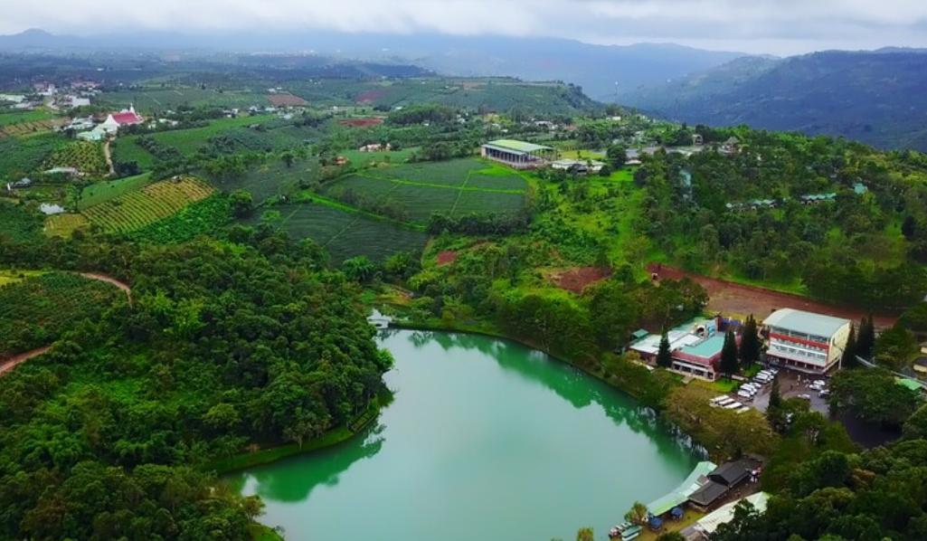 Hồ Dambri tĩnh lặng