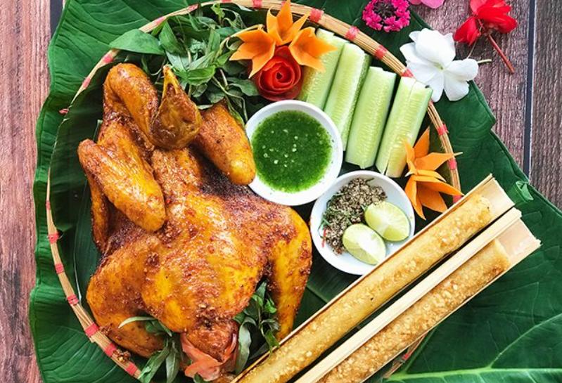 Gà nướng cơm lam Nhân Quyền