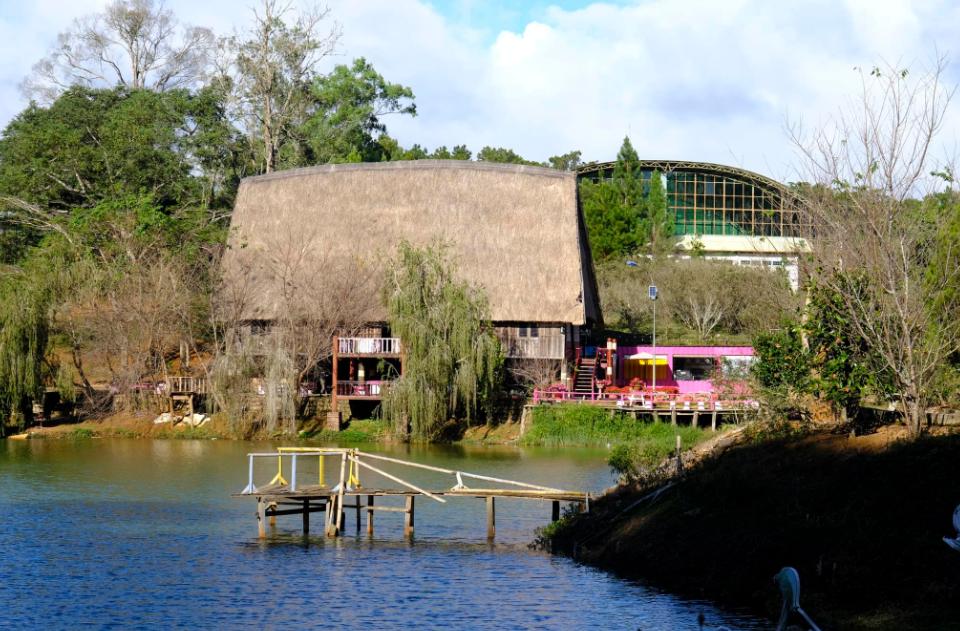 Tham quan kiến trúc nhà sàn