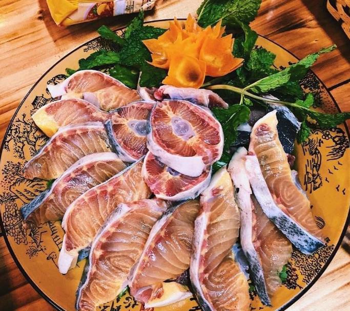 Lẩu cá tầm tươi ngon tại Quân Sương Quán