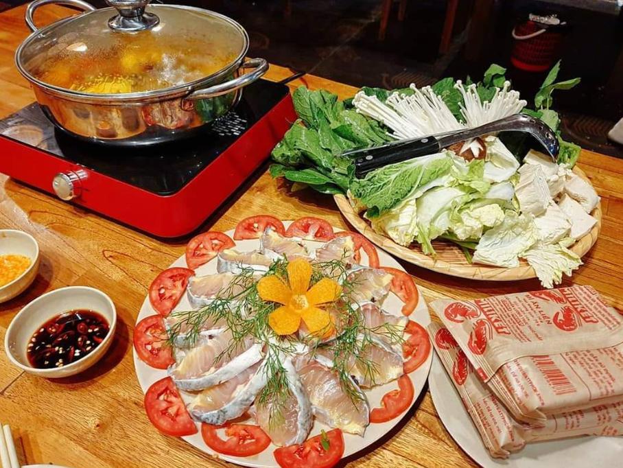 Lẩu cá tầm ở Gió Măng Đen