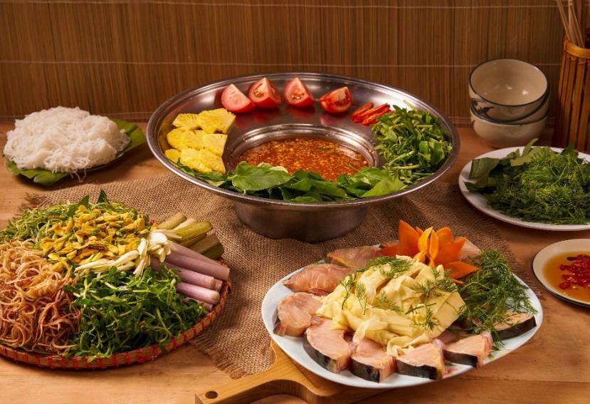 Lẩu cá tầm tại Măng Đỏ Quán