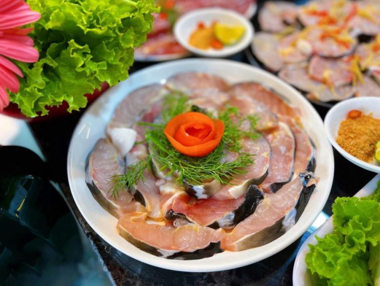 Lẩu cá tầm Măng Đen