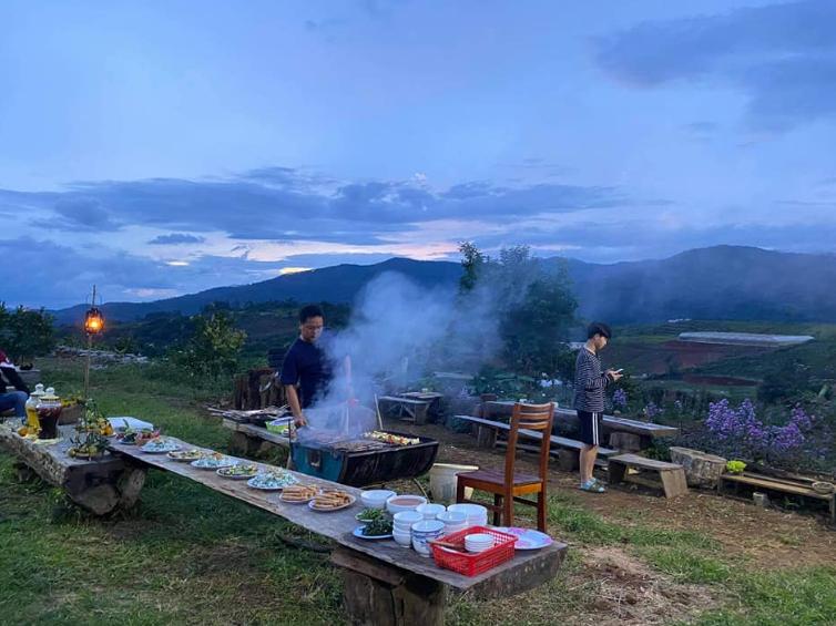Tham gia buổi tiệc nướng BBQ cùng nhau